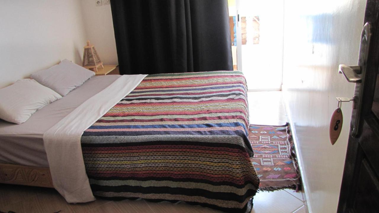 Surf & Travel Camp Bed and Breakfast Taghazout Exterior foto